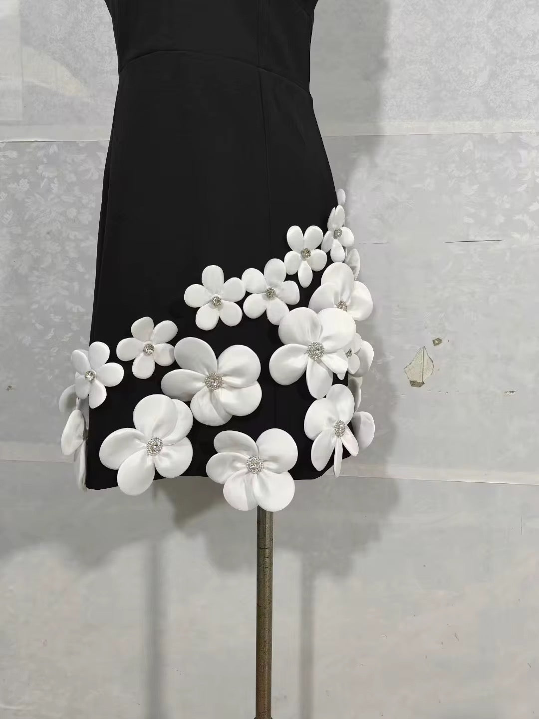 Sleeveless White 3D Floral A-line Dress